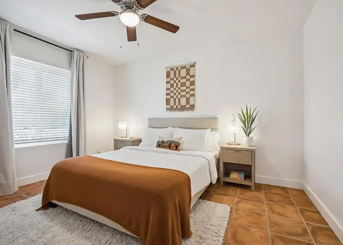 Heated Pool Sleeps 8 Amenities! House On Hearn *