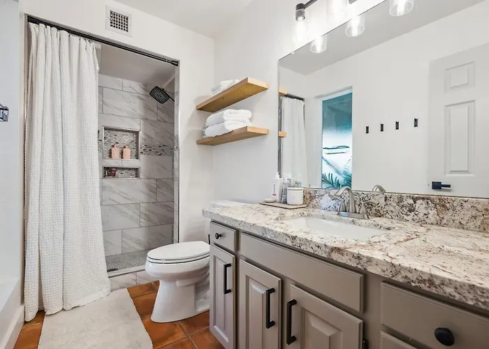 Heated Pool Sleeps 8 Amenities! House On Hearn Phoenix