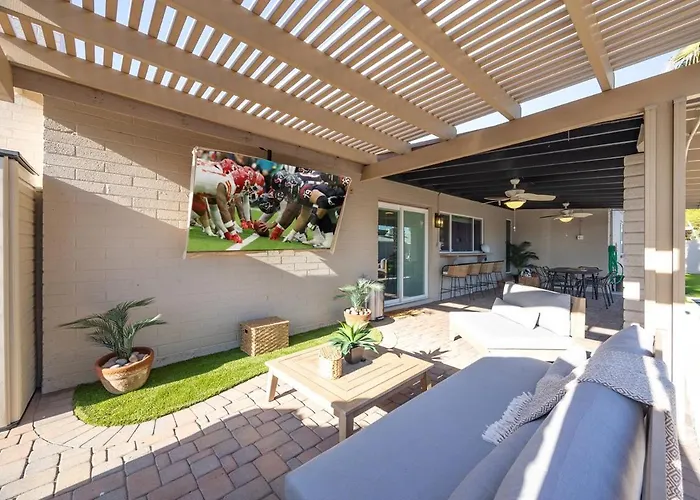 Heated Pool Sleeps 8 Amenities! House On Hearn Holiday home Phoenix