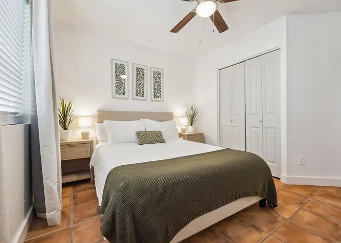 Heated Pool Sleeps 8 Amenities! House On Hearn Phoenix