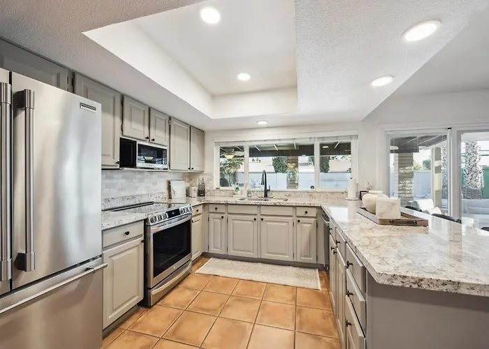 Holiday home Heated Pool Sleeps 8 Amenities! House On Hearn