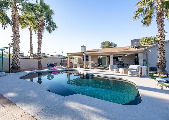 Heated Pool Sleeps 8 Amenities! House On Hearn Phoenix